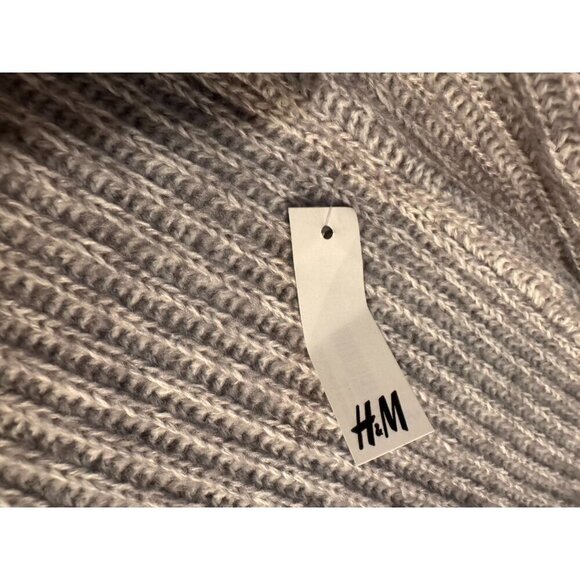 H & M Grey Knit Infinity Scarf  One Size NWT - Picture 5 of 9